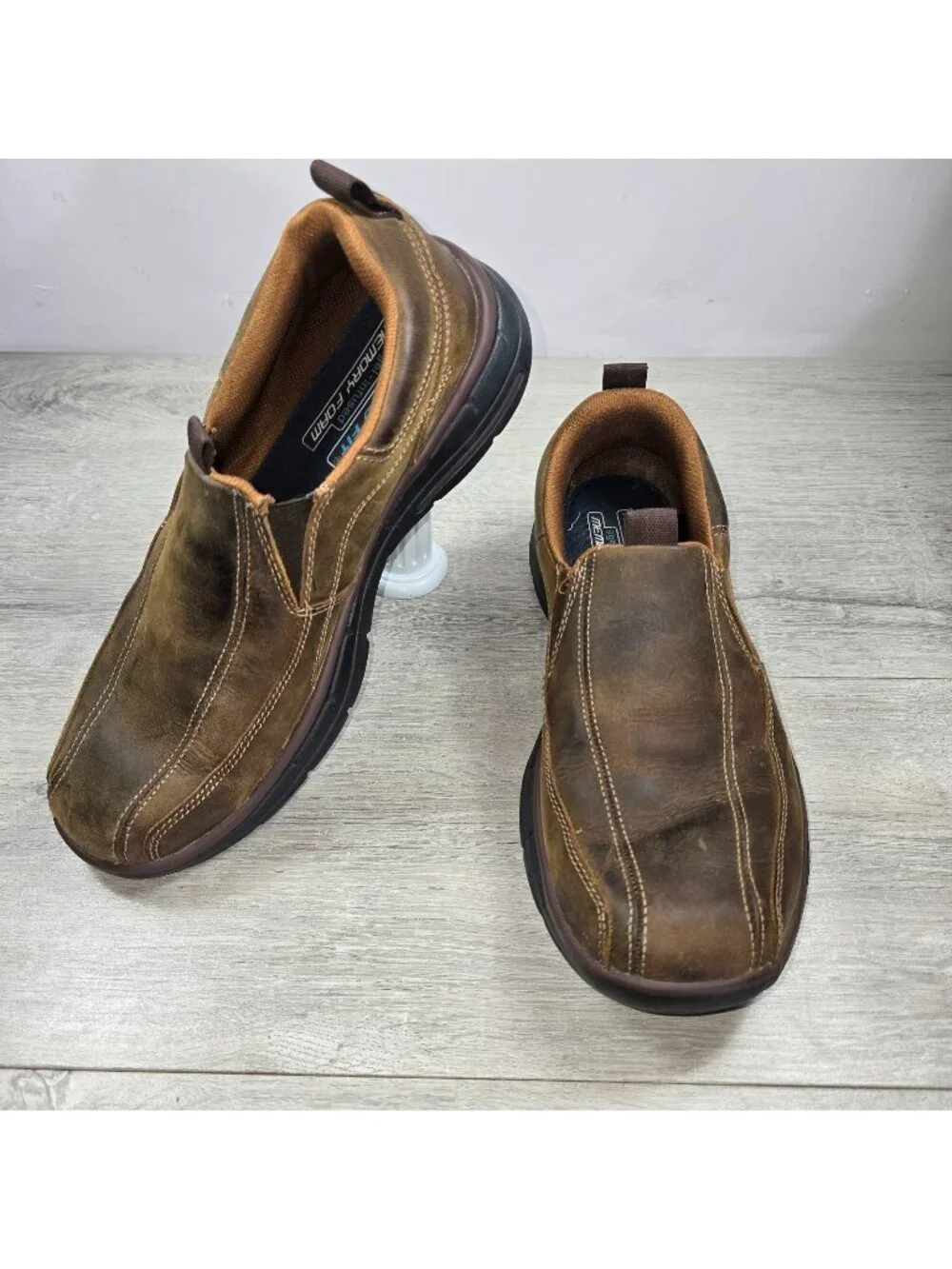 Skechers Men's Leather Comfort Shoes Sz 9.5M Casual Slip on Distressed Loafers